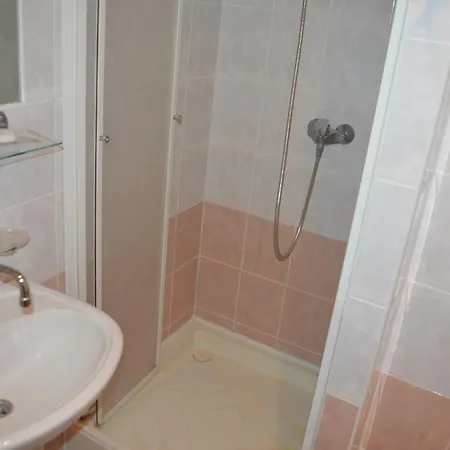 Postar Otel 3*
